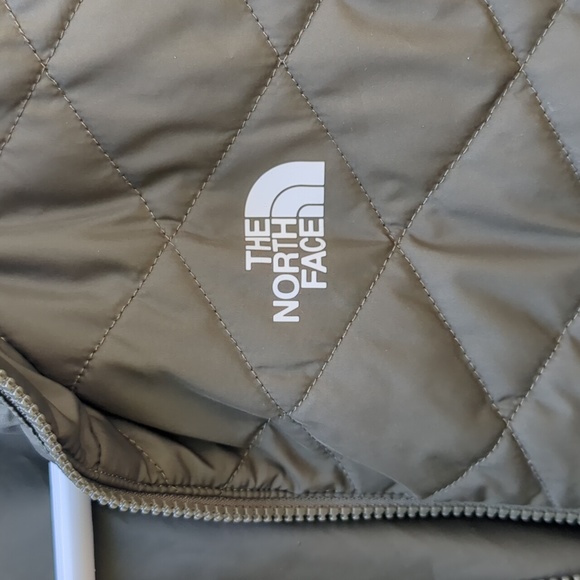 The North Face light puffer jacket size S - Picture 3 of 9